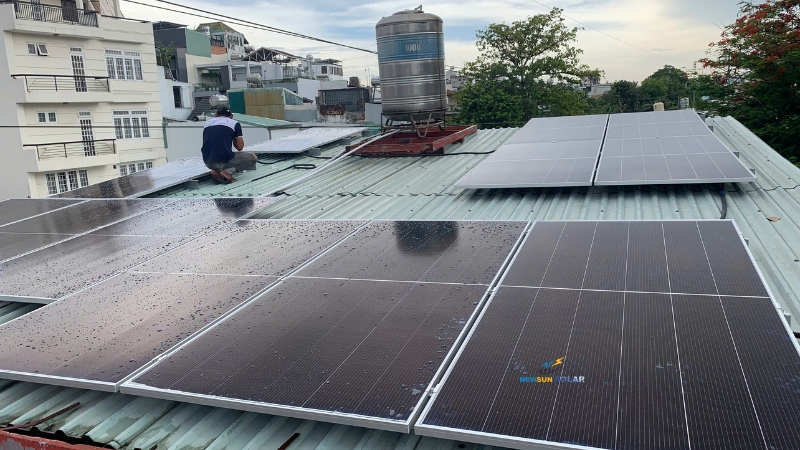 Khảo Sát Mái Tôn Và Phương Án Bố Trí Pin