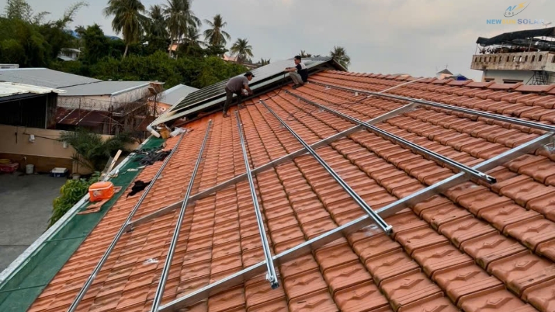 Trước khi lắp tấm pin mặt trời trên mái ngói cần kiểm tra những gì?