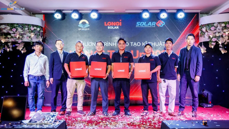 Hội Thảo Giới Thiệu Công Nghệ Và Dòng Tấm Pin LONGi Siêu Nhẹ 535W - 560W