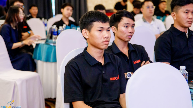 Giao Lưu Và Chia Sẻ Kinh Nghiệm Cùng Anh Em Kỹ Thuật Điện Mặt Trời