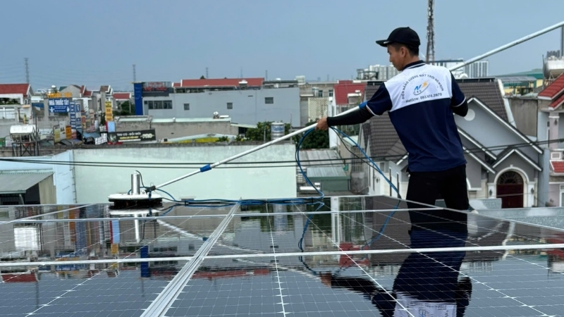 Có nên tự vệ sinh hay thuê dịch vụ chuyên nghiệp?